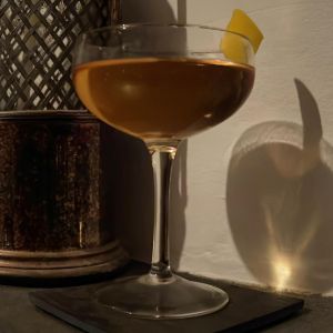 An image of the Angel Face cocktail submitted by n0tquitethere that contains London Dry Gin, Applejack, Apricot Brandy and Lemon